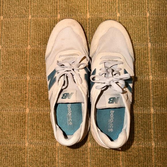 {New Balance} - Picture 2 of 2